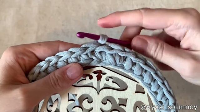 Бесшовное соединение крючком при обвязке деревянного донышка