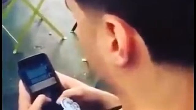 Парень Испугался как девушка. смотреть онлайн