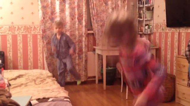 Пижамная вечеринка!!! Детки зажигают))) смотреть онлайн