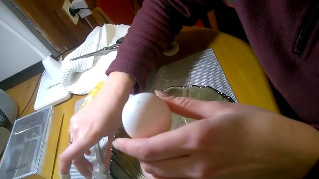 Як видути яйце для писанки / How to blow out eggs for Easter eggs смотреть онлайн