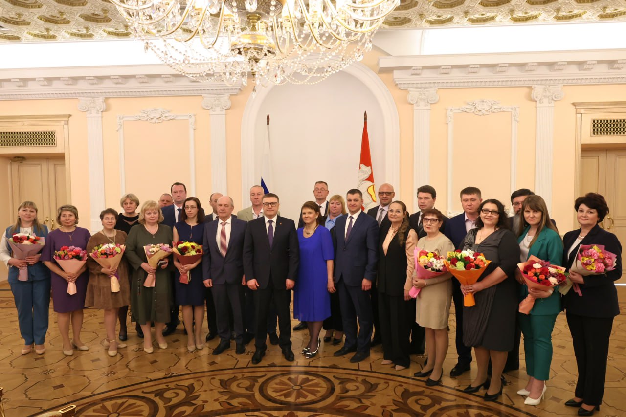 Губернатор Челябинской области Алексей Текслер поздравил активистов профсоюзного движения смотреть онлайн