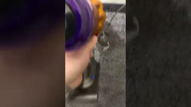 Первая зарядка нового пылесоса Dyson смотреть онлайн