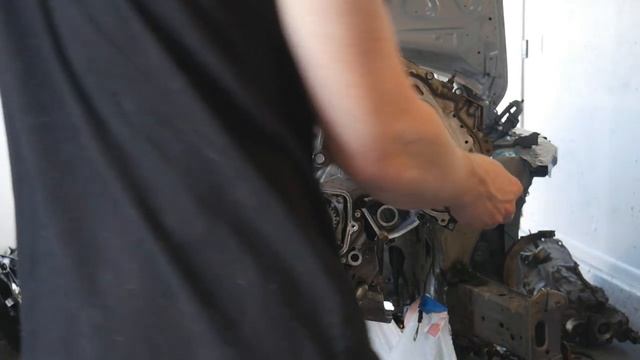 How To Replace Timing Chains Guides and Tensioners in your G35 or 350Z! смотреть онлайн