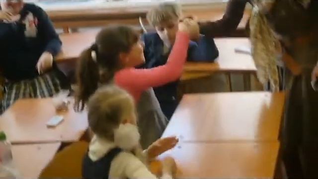 Видеосюжет «Здравствуйте, дети!» (из живой работы кружка «ТЕАТР на английском языке») смотреть онлайн