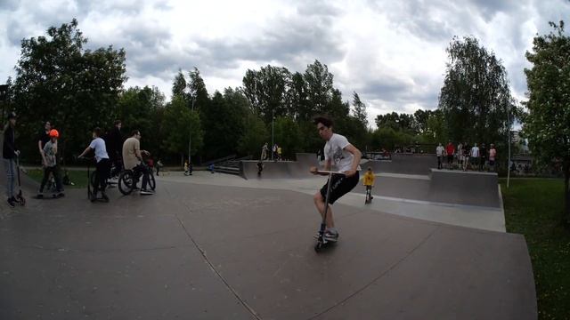 трюки на самокате @lildisseek скейтпарк м.Бабушкинская смотреть онлайн