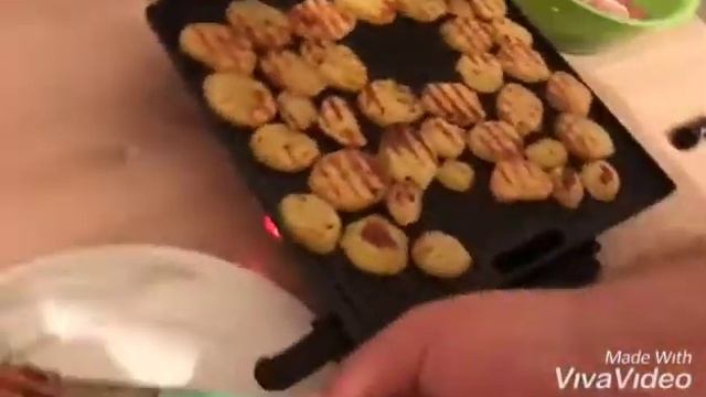 сочный стейк на гриле с картошкой смотреть онлайн