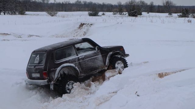 Порвали Ниву! | Сожгли сцепу на УАЗике | Унизили Jeep Grand Cherokee!? смотреть онлайн