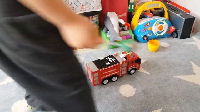 Новая красивая пожарная машина. выбери подарок для ребенка смотреть онлайн