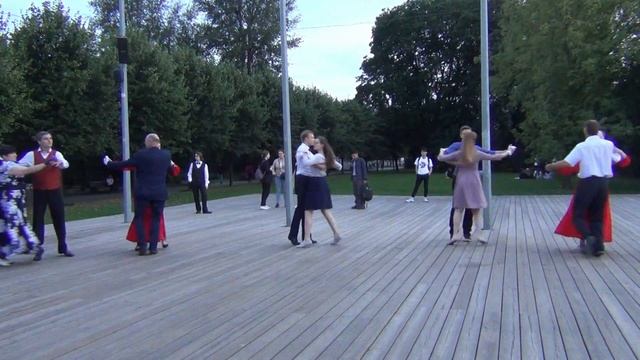 Испанский вальс Бал, посвященный дню города Парк Горького 03 09 20 смотреть онлайн