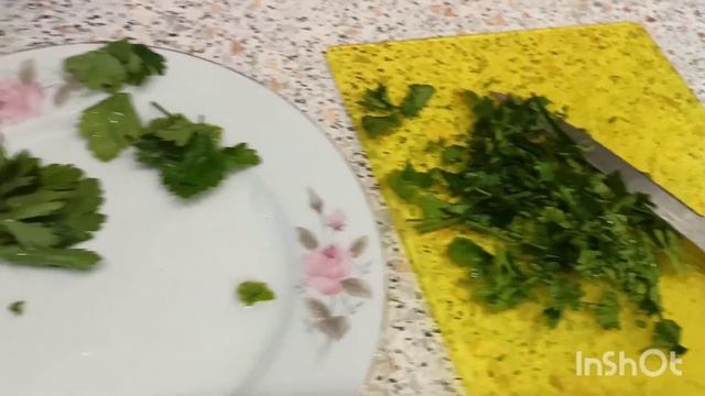 Полезные салаты.Готовим Сырный салат с чесноком. смотреть онлайн