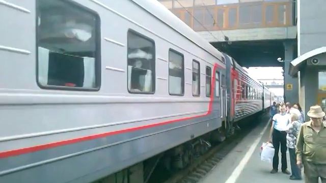 Прибытие ЭП2К-029 с поездом №119Н Томск — Анапа, на вокзале Челябинск-Главный смотреть онлайн