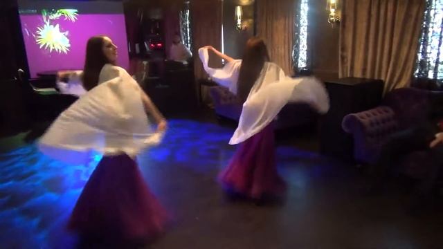 Восточный танец с платком. Подарок на свадьбу смотреть онлайн