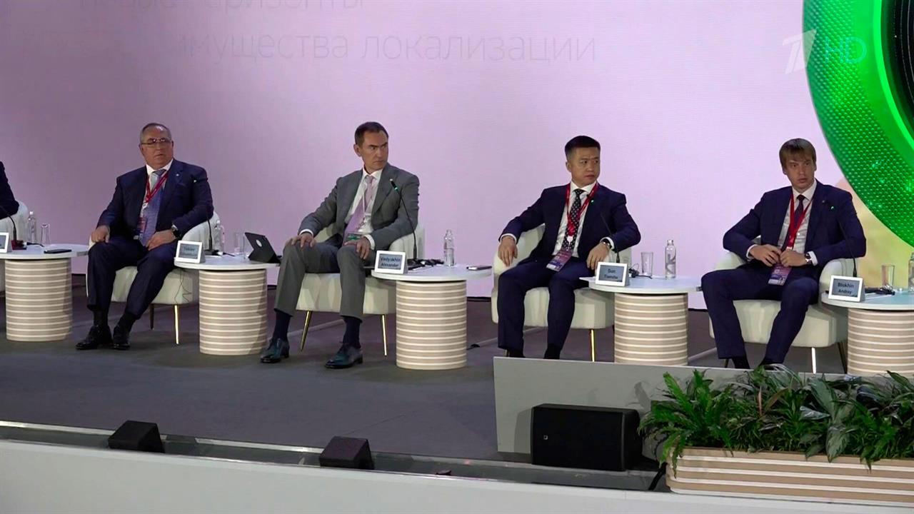 На Восточном форуме власть и бизнес ведут диалог по самому широкому кругу тем смотреть онлайн
