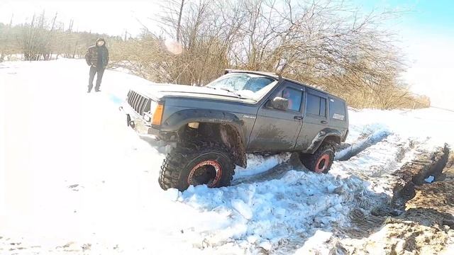 Как правильно ездить по снегу? Сравнение внедорожников! УАЗ, Cherokee, 4Runner и Уаз Патриот. смотреть онлайн