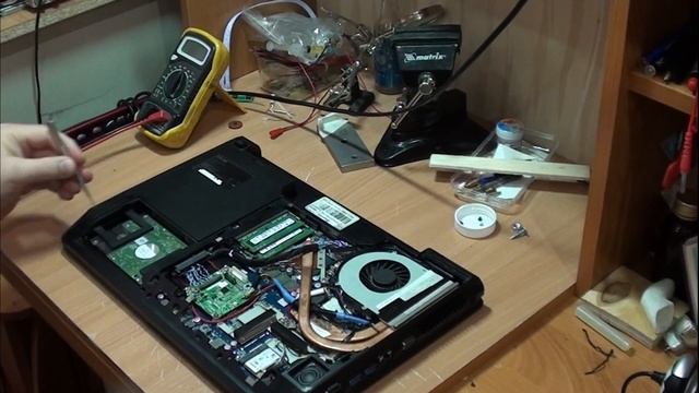Ремонт ноутбука DNS. Часть 2. Ставим скалер в ноутбук. смотреть онлайн
