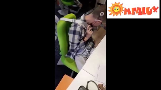 Кресло MEALUX Match Y-528 - помогает правильно сидеть за столом смотреть онлайн