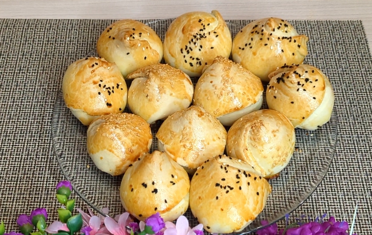 Тюльпаны из теста с тыквой, курицей и сыром .