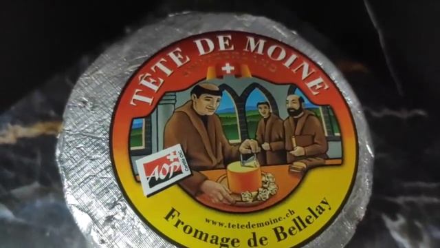 Швейцарский сыр ТЕТ ДЕ МУАН из монастыря Беллелай I Tête de Moine AOP от Bellelay I Хамон и сыр. смотреть онлайн