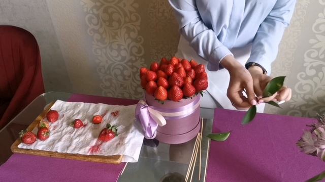 Букет из клубники за 8 минут. Своими руками. Приятный подарок. смотреть онлайн