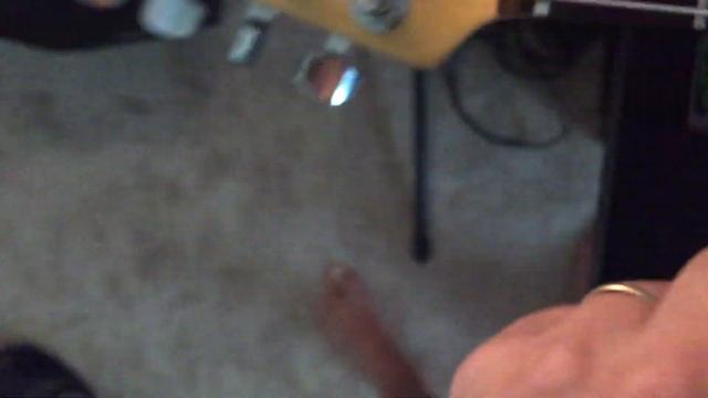 Замена струн на гитаре Fender Stratocaster, мой метод. смотреть онлайн