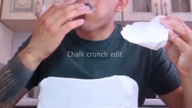 Dry chalk crunch//eating Chalk #crunchy #wetchalk #asmrsounds #chalkasmr #drychalk #oddlysatisfying смотреть онлайн