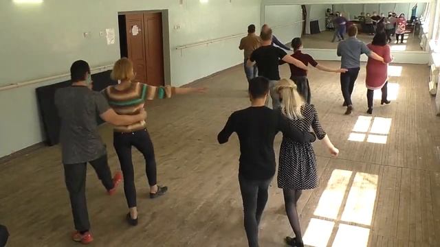 "Случайный вальс" (танцуют преподаватели отделения культуры колледжа Академии Матусовского) смотреть онлайн