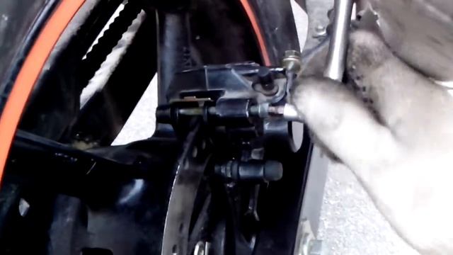 Снятие задних тормозных колодок STELS Flex 250 смотреть онлайн