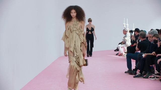 Acne Studios Women’s Spring/Summer 2023 Show смотреть онлайн