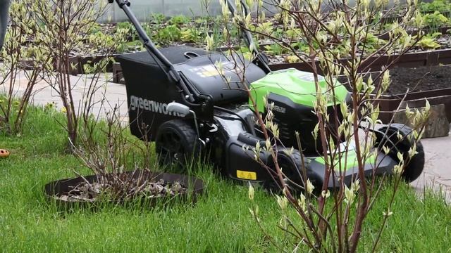 Самоходная аккумуляторная газонокосилка Greenworks GD40LM46SP: обзор и тест смотреть онлайн