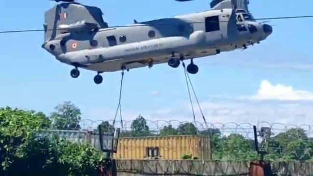 Indian Air Force | Take Off | CHINOOK HELICOPTER LIFTING HEAVY CONTAINER #IAF #INDIAN_AIR_FORCE смотреть онлайн