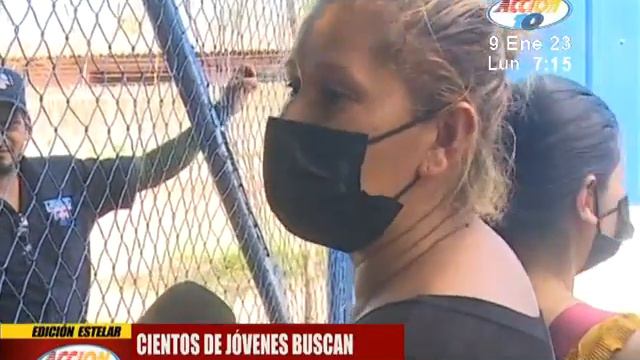 Cientos de jóvenes buscan aplicar a una carretera técnica en el Manuel Olivares смотреть онлайн
