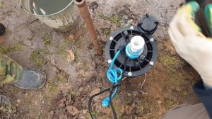 Летнее обустройство скважины. Слив магистрали, автомат включения насоса.