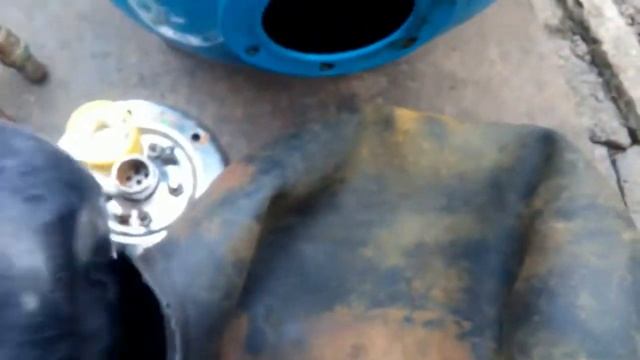 Водоснабжение частного дома.Сломался гидроаккумулятор.Меняем грушу (мембрану)) смотреть онлайн