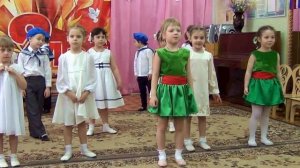 Начало утренника "День Победы", инсценировка песни Огонёк"