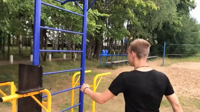 Качаем Трапецию без спортивного инвентаря. (На Турнике и Брусьях) смотреть онлайн