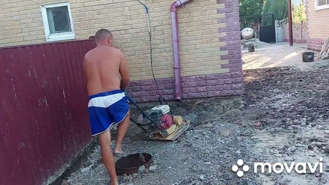 УКЛАДКА НОВОЙ БРУСЧАТКИ С ГЕРМАНИИ ПО ТЕХНОЛОГИИ !!! ЧАСТЬ 2/3 смотреть онлайн