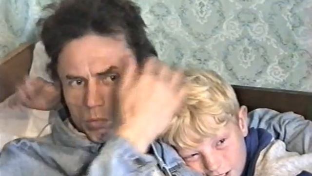 СЕМЬЯ 90-х! Погода в ДОМЕ! Остальное СУЕТА! Фото как бонус! смотреть онлайн