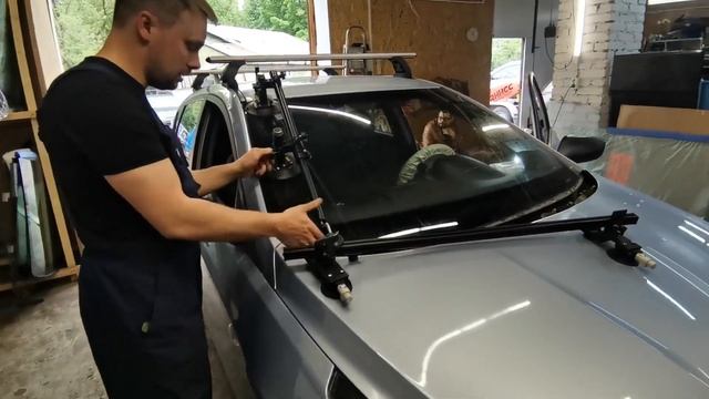 Солярис, замена лобового одним мастером смотреть онлайн