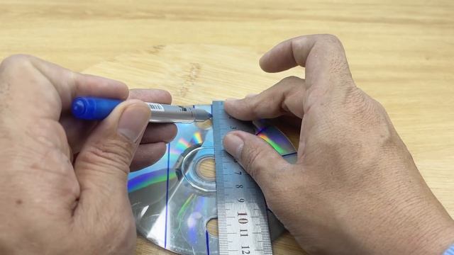 Few People Know This Can Be Done With Plastic Bottles And CD Discs ?