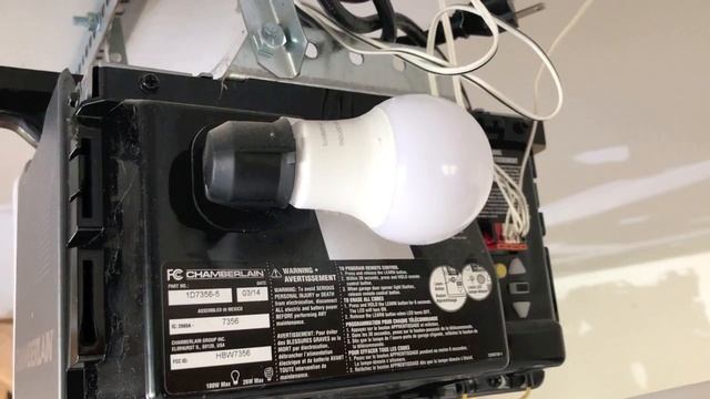 How to change/replace Garage Door Opener lights to LED - FAST & EASY! смотреть онлайн