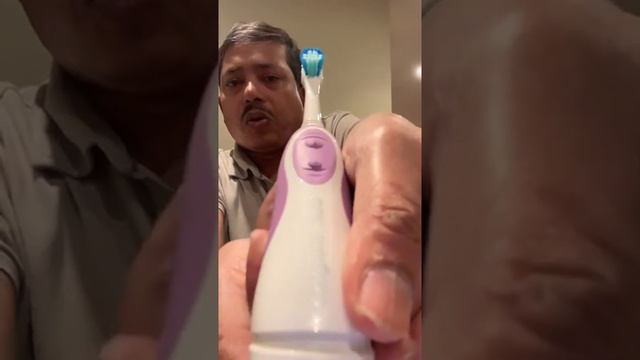 How to replace batteries on a Colgate 360 spin toothbrush! смотреть онлайн