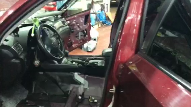 Субару Форестер, заглянем под обшивки и оценим шумоизоляционный материал, который там наклеен смотреть онлайн