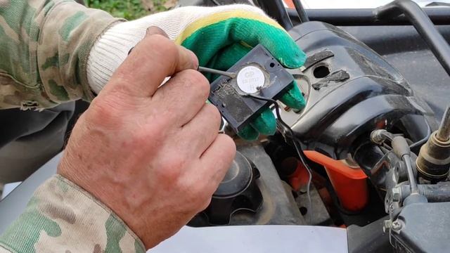 Как достать батарейку из счетчика моточасов, горький опыт смотреть онлайн