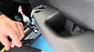 2021 Volvo XC60 Door Panel and Window Sweep Removal
