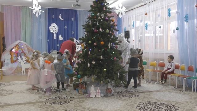"Веселый праздник Новый год" утренник 2 мл группа 23.12.2020 год смотреть онлайн