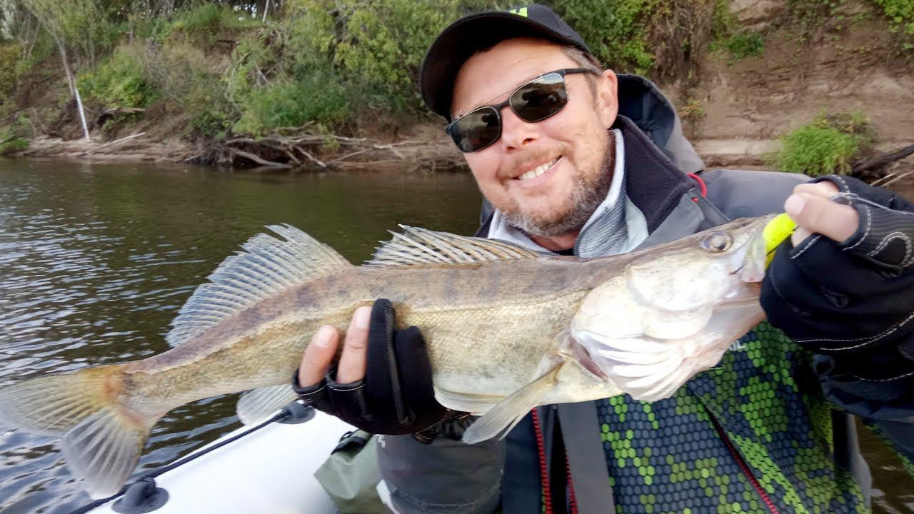 Со спиннингом по Ветлуге. Рыбалка в глухих коряжниках. смотреть онлайн