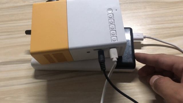 Обзор на мини проектор YG-300 смотреть онлайн