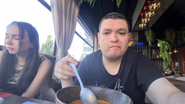 Ем Суп Том-Ям в Ресторане Прожарка в Абакане! Самый вкусный суп который я ел! Балдёж 777! смотреть онлайн