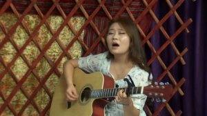 Кыз жигиттин айтышы "гитара кармаган кызга ашык болгон кыз-жигиттин ыры"