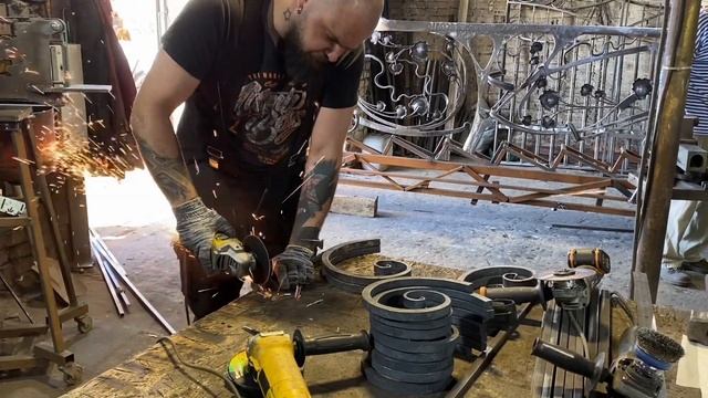 Ковка и сборка ограждения /художественная ковка/эскизы/ковка